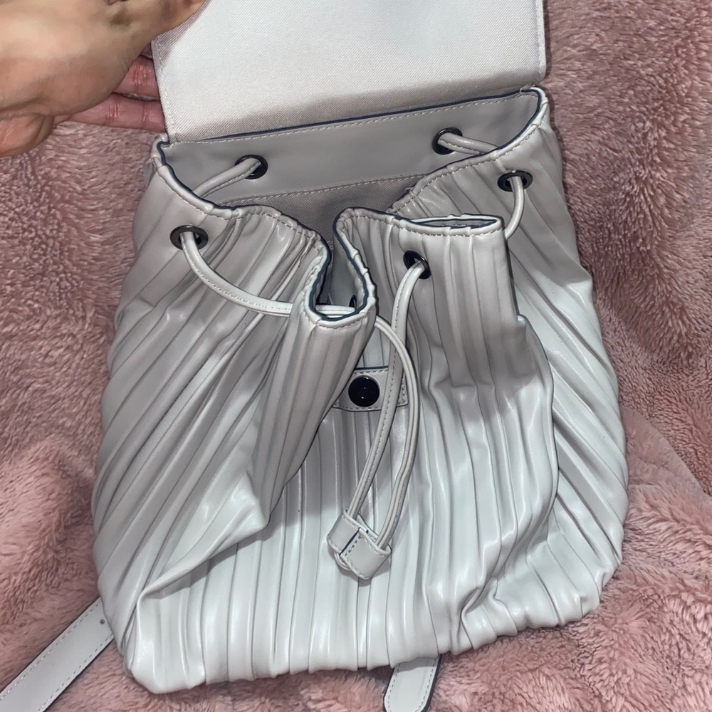 Backpack - Picture 4 of 6